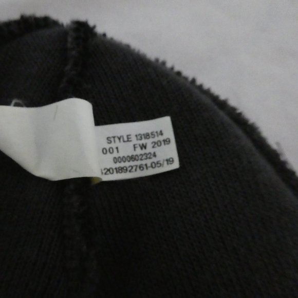 UNDER ARMOUR | men's black beanie / tuque / winter hat - Picture 10 of 12